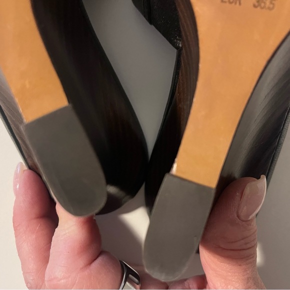 Vince Black Leather Pia sandals 6 1/2 - Picture 4 of 7